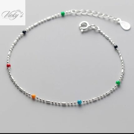Pulsera con cadena de cuentas finas